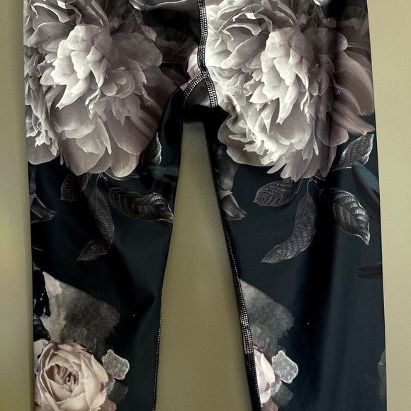 Noli Active Allure Floral Yoga Leggings Size XS Black Pink‎ Grey Rose Print - Picture 14 of 15
